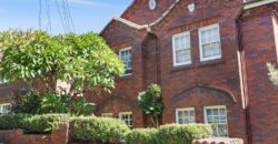 Leafy Parkside Art Deco Apartment, Pets Considered