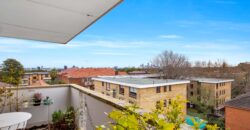 Top Floor Apartment, Quality Renovation and Amazing Panoramic Views