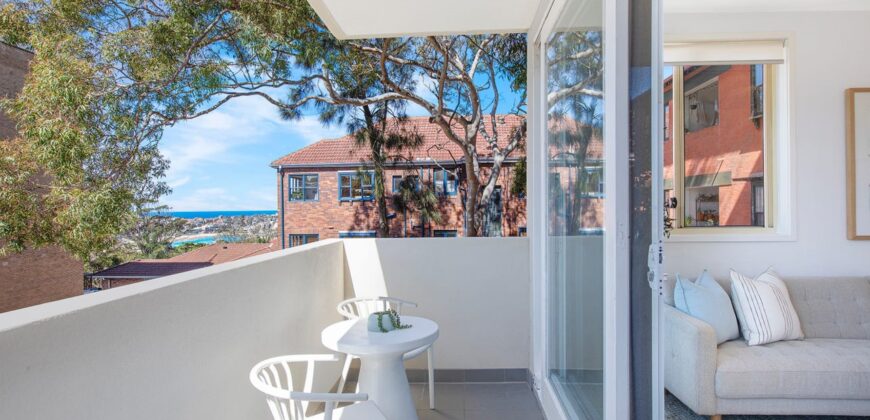 Renovated Apartment with Beach Views and Lock Up Garage