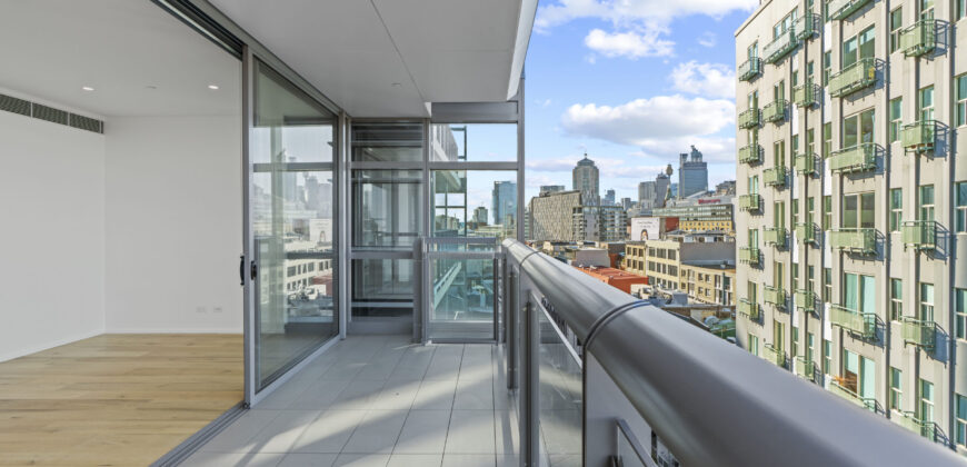 Luxury Executive Apartment with Gorgeous City Views, Storage Cage Included